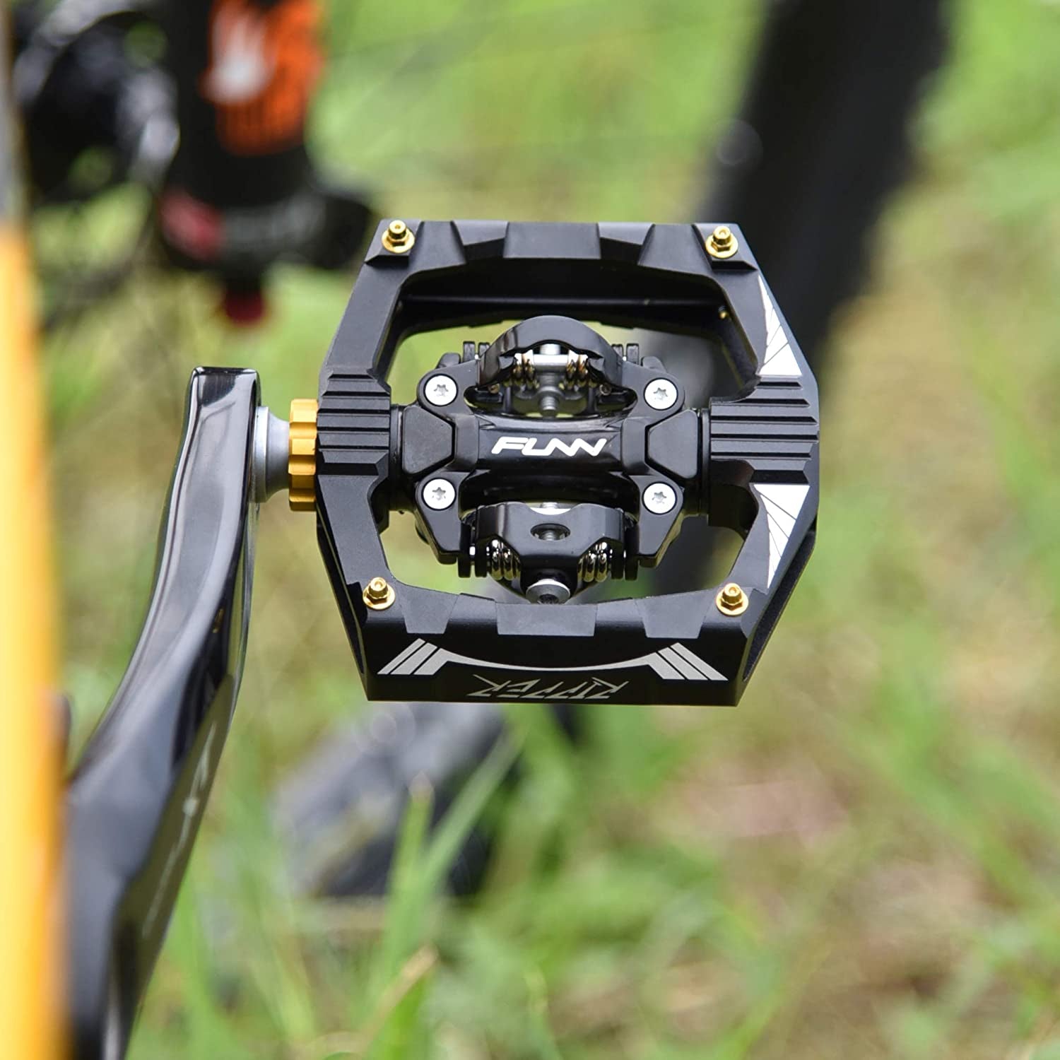 Ripper Mountain Bike Clipless Pedal Set, Rocker Clip Mechanism, SPD Compatible, 9/16-Inch Crmo Axle